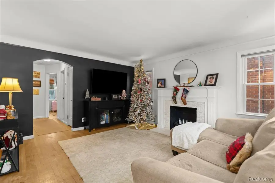 1818 Norwood Drive, Grosse Pointe Woods, MI 48236 - Image #2