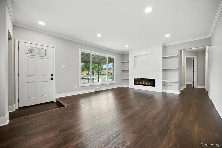 1418 W 13 Mile Road W, Royal Oak, MI 48073 - Image #3