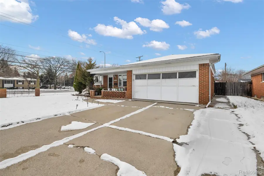 29105 Palomino Drive, Warren, MI 48093 - Image #3