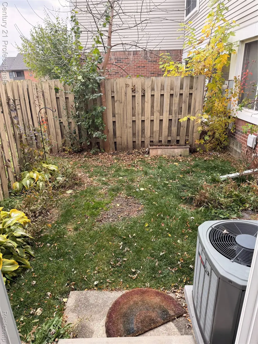 36310 Park Place Drive, Sterling Heights, MI 48310 - Image #3