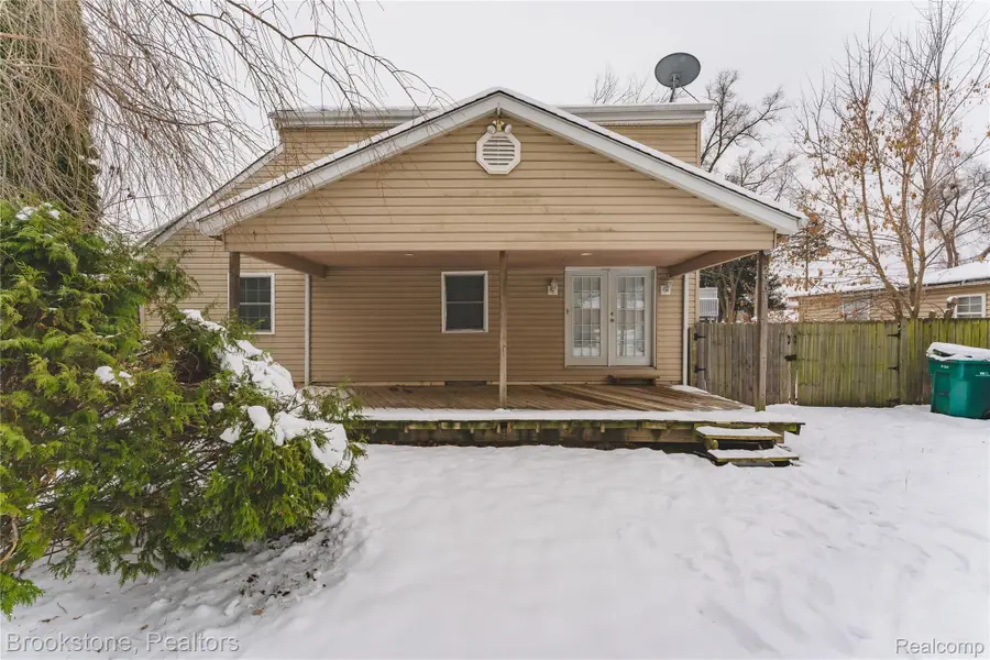 2961 Chrysler Avenue, Waterford, MI 48328 - Image #2