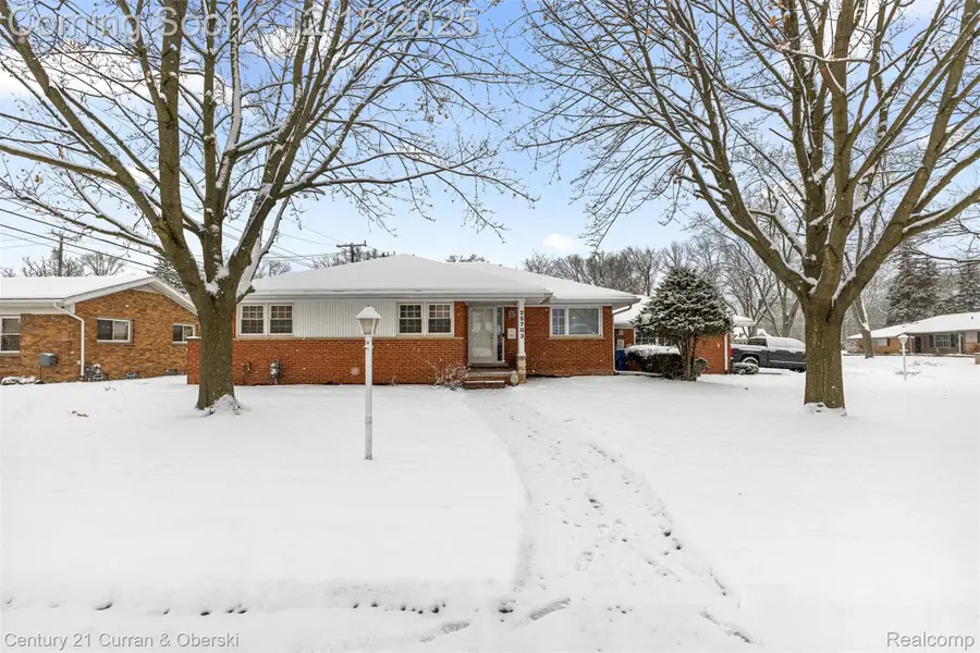 25703 Loch Lomond Drive, Dearborn Heights, MI 48125 - Image #2