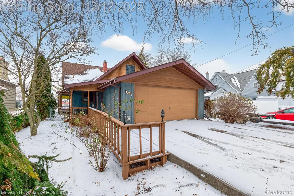 30760 Bayview Drive, Gibraltar, MI 48173 - Image #1