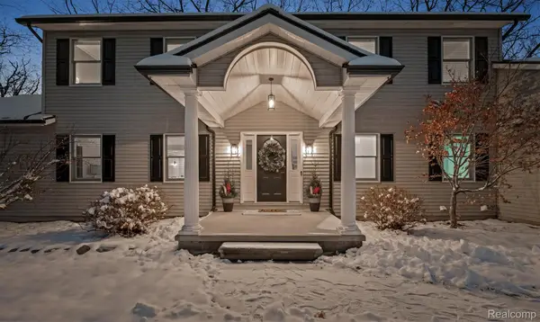 8301 Hyne Road, Brighton, MI 48114