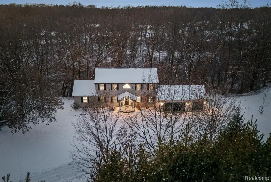 8301 Hyne Road, Brighton, MI 48114 - Image #3