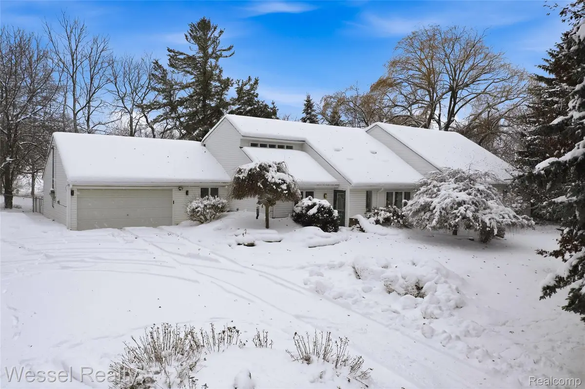 1044 N Oxford Road, Oxford, MI 48371 - Image #1