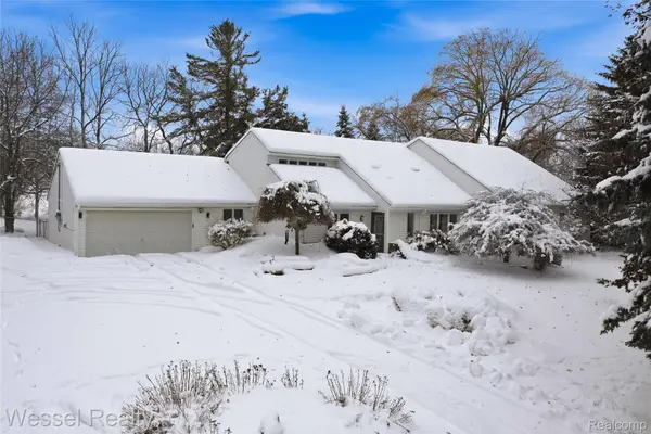 1044 N Oxford Road, Oxford, MI 48371