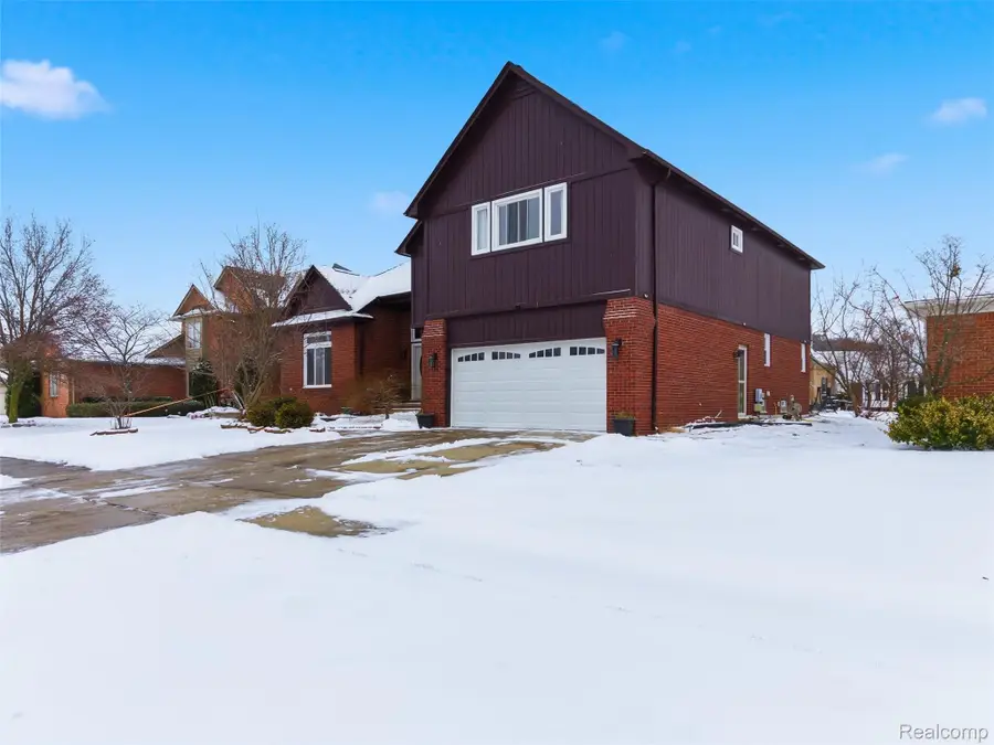48194 Lamplighter Trail, Macomb, MI 48044 - Image #3