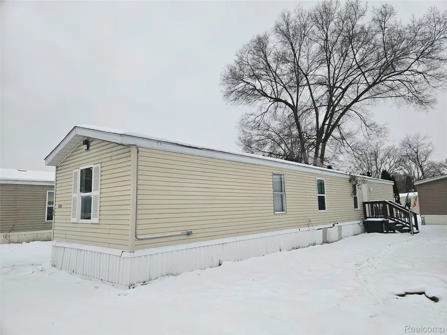 1512 Crescent Lane Dr Lot#46, Flint, MI 48532 - Image #2