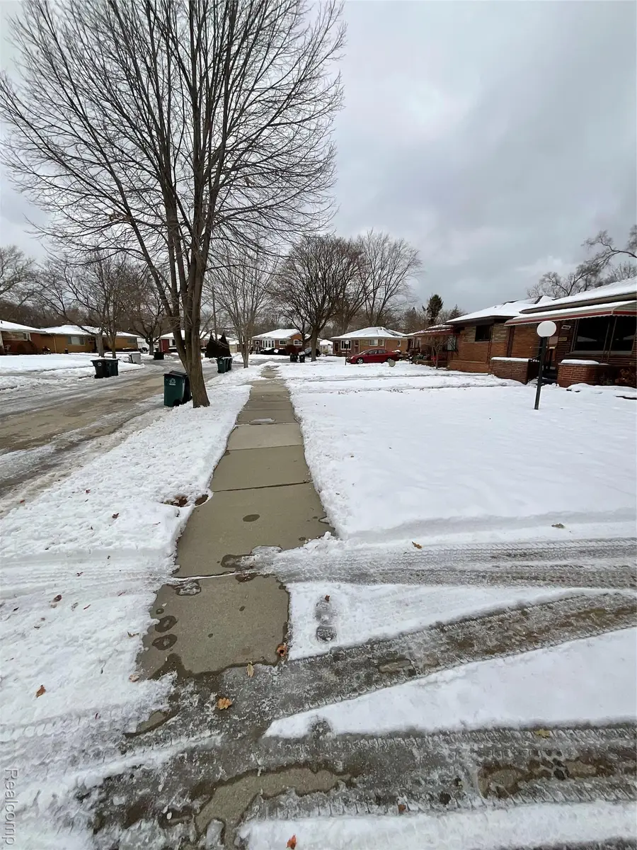 21650 Kipling Street, Oak Park, MI 48237 - Image #3