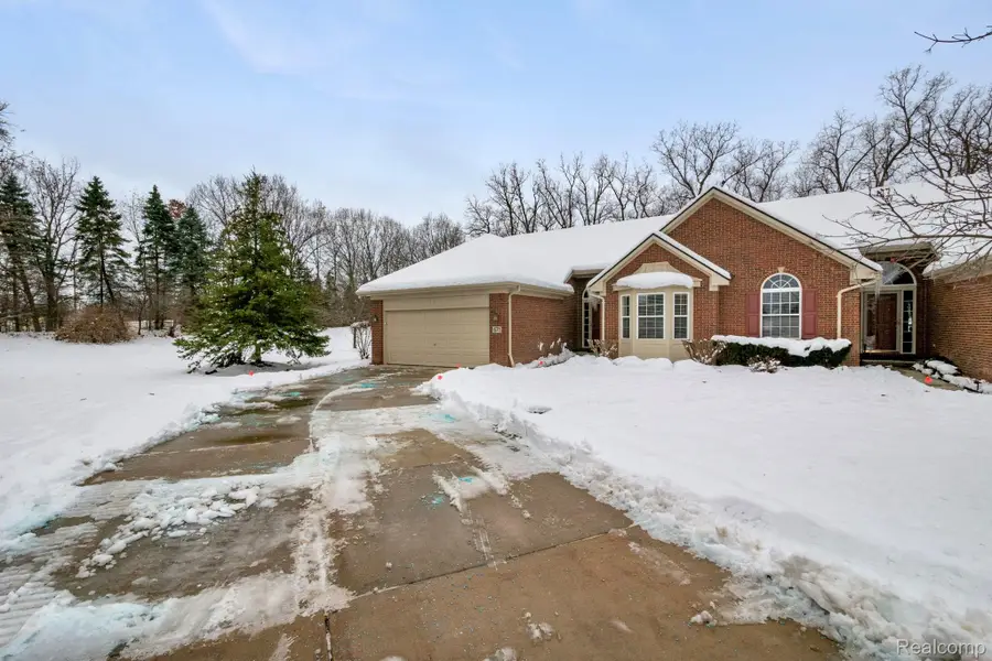 671 Woodhaven Drive, Commerce, MI 48390 - Image #2