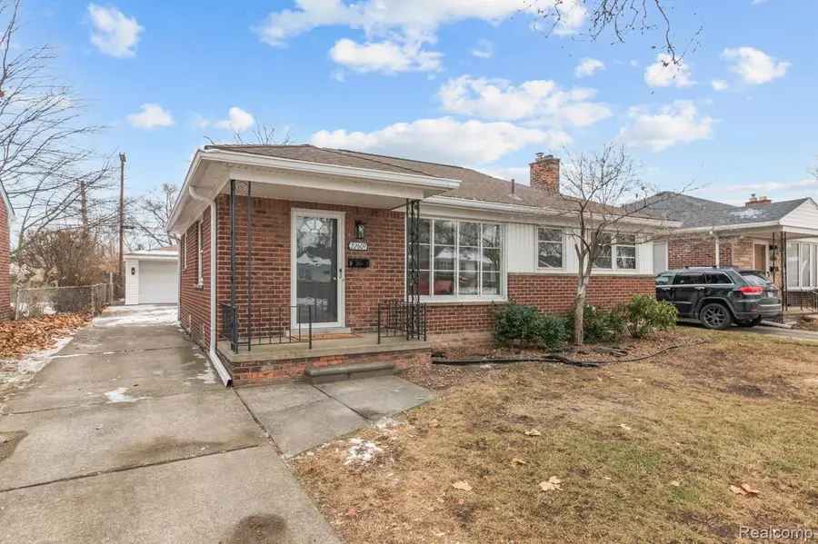 22609 Edgewood Street, Saint Clair Shores, MI 48080 - Image #2