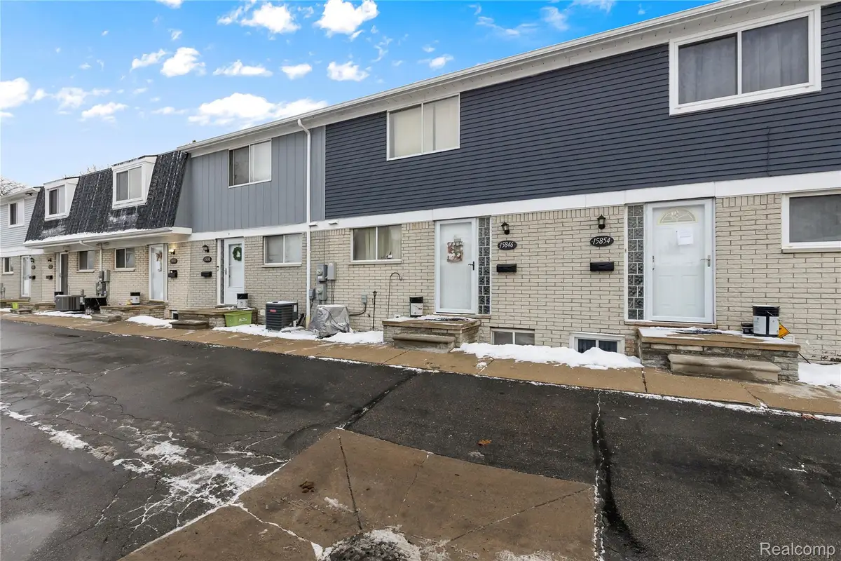 15846 W 11 Mile Road #27, Southfield, MI 48076 - Image #1