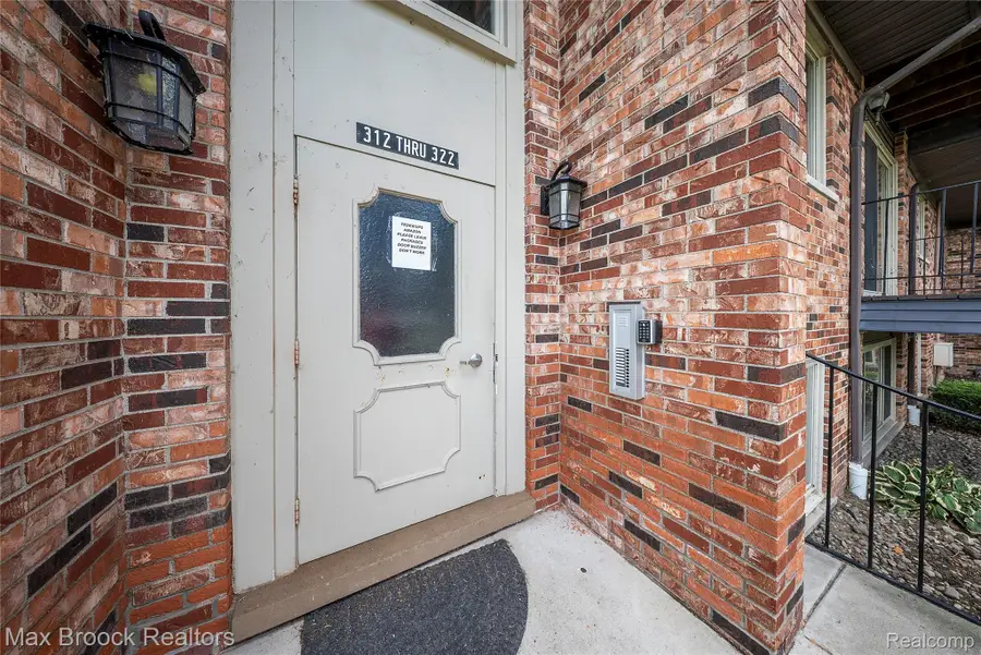 322 Riviera Drive #75, Saint Clair Shores, MI 48080 - Image #2