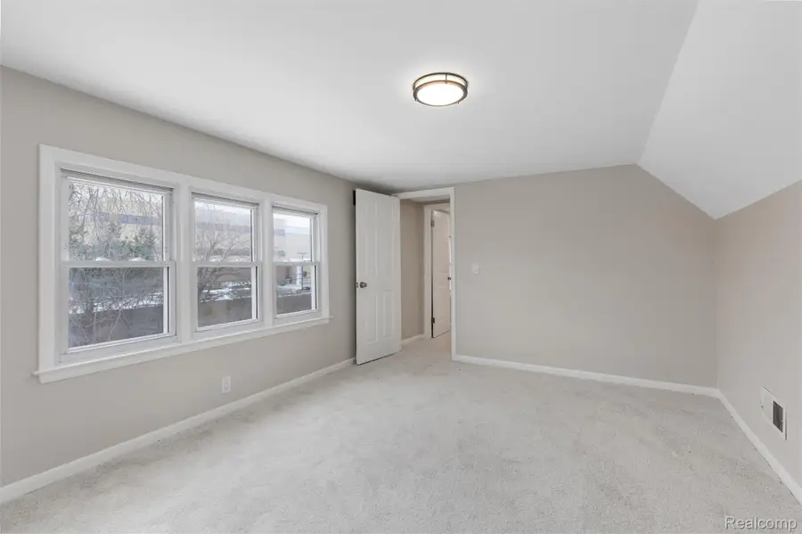 21305 Oxford Avenue, Farmington Hills, MI 48336 - Image #3