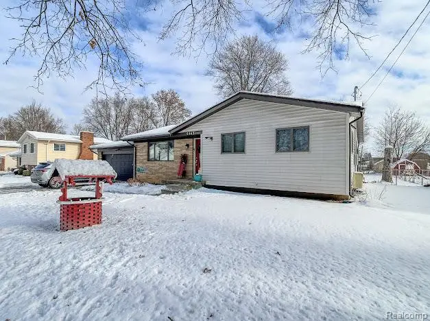 4445 Dixon Drive W, Flint Charter Township, MI 48473 - Image #1
