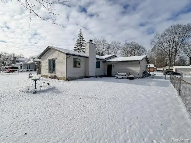 4445 Dixon Drive W, Flint Charter Township, MI 48473 - Image #2