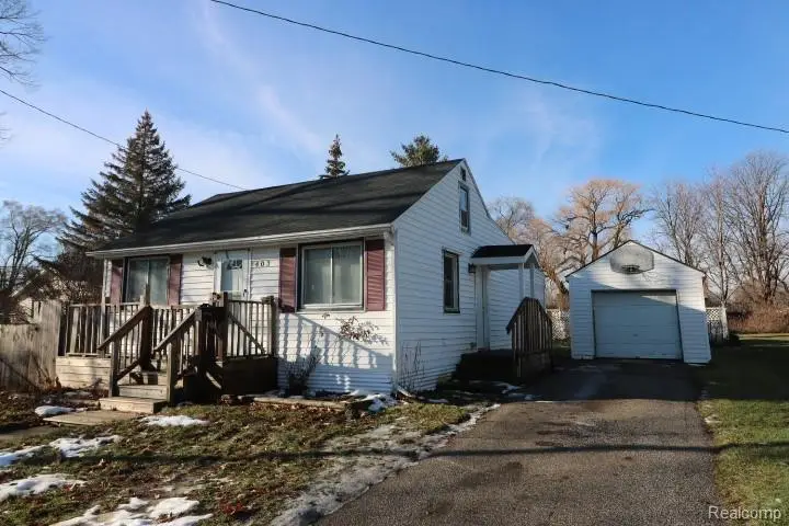 403 Bradley Street, Bay City, MI 48706 - Image #3