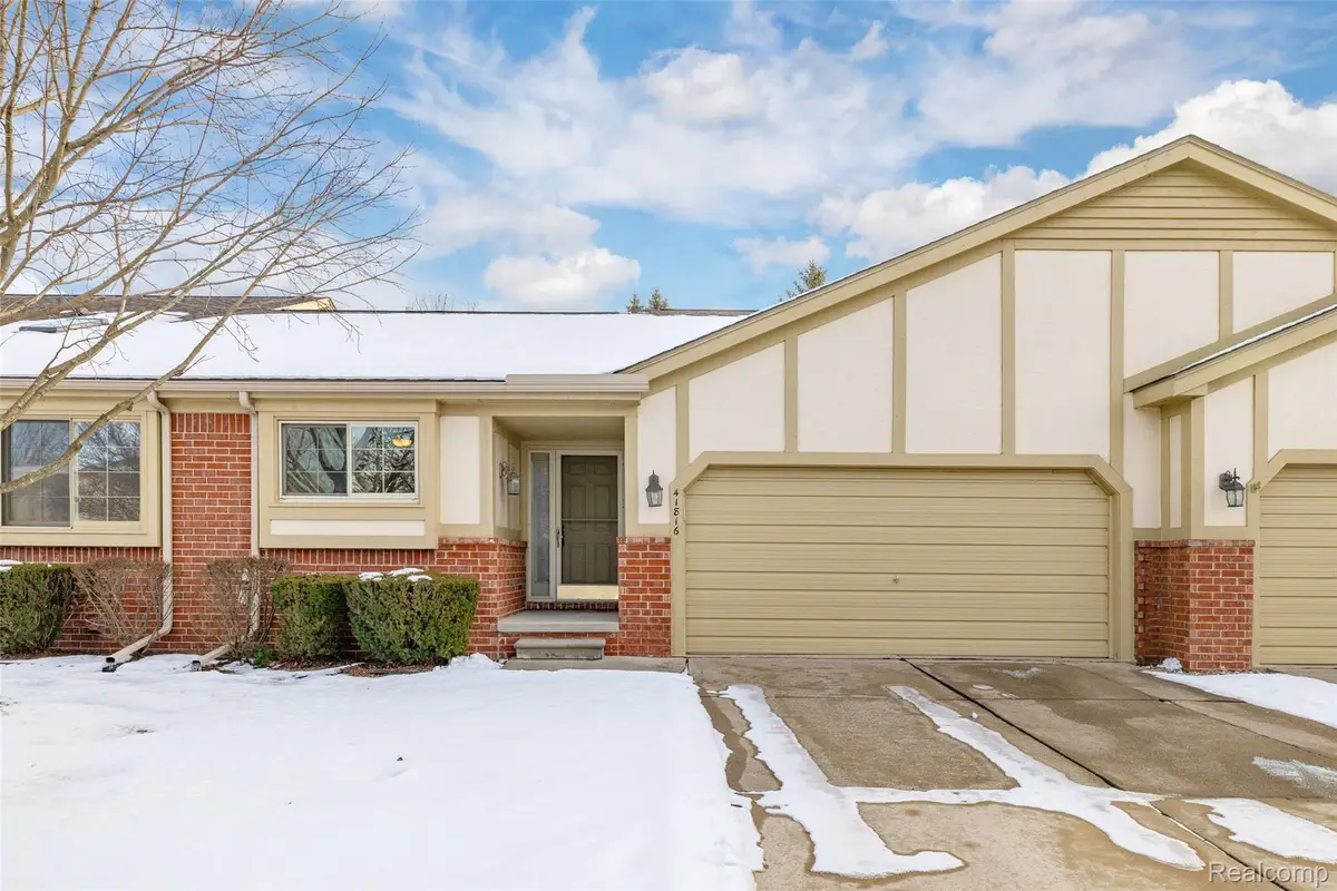 41816 Greenwood Lane, Clinton Charter Township, MI 48038 - Image #1