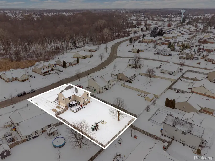 52400 Huntley Avenue, New Baltimore, MI 48047 - Image #3