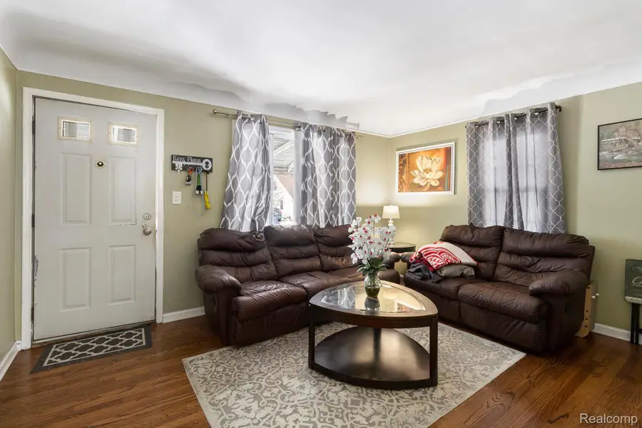 21108 Bon Heur Street, Saint Clair Shores, MI 48081 - Image #3