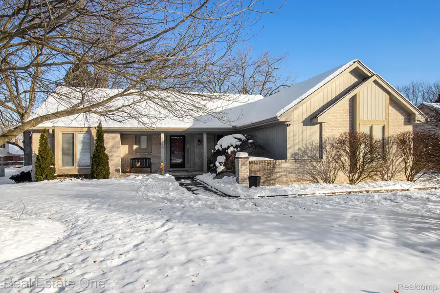 6886 High Oaks Drive, Troy, MI 48098 - Image #2
