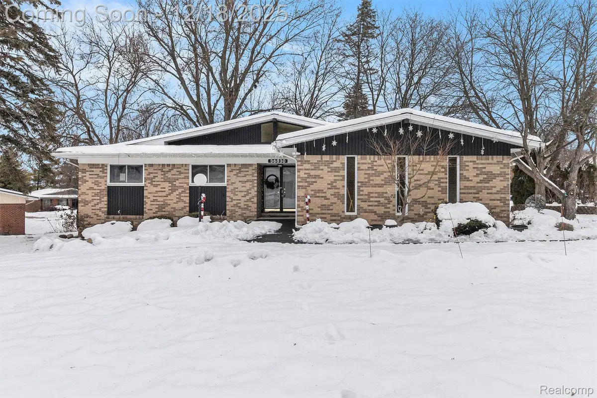 36830 Lansbury Lane, Farmington, MI 48335 - Image #1