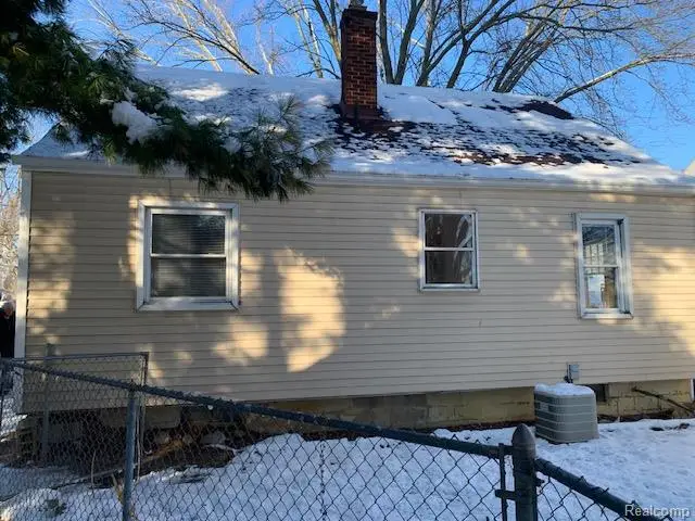 3299 W Ridgeway Avenue, Flint, MI 48504 - Image #2