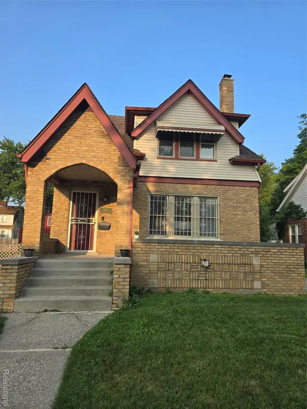 22154 Elmwood Avenue, Eastpointe, MI 48021