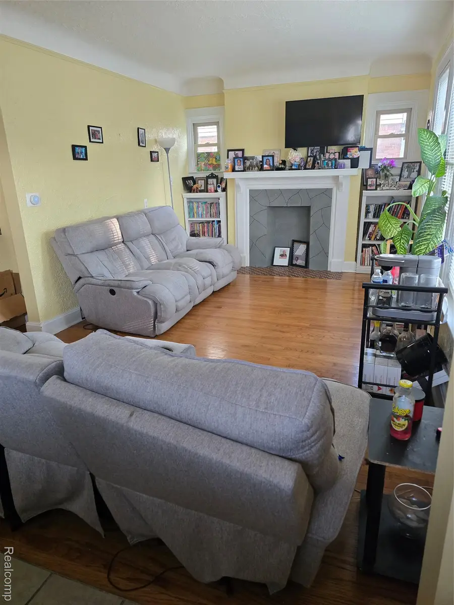 22154 Elmwood Avenue, Eastpointe, MI 48021 - Image #2