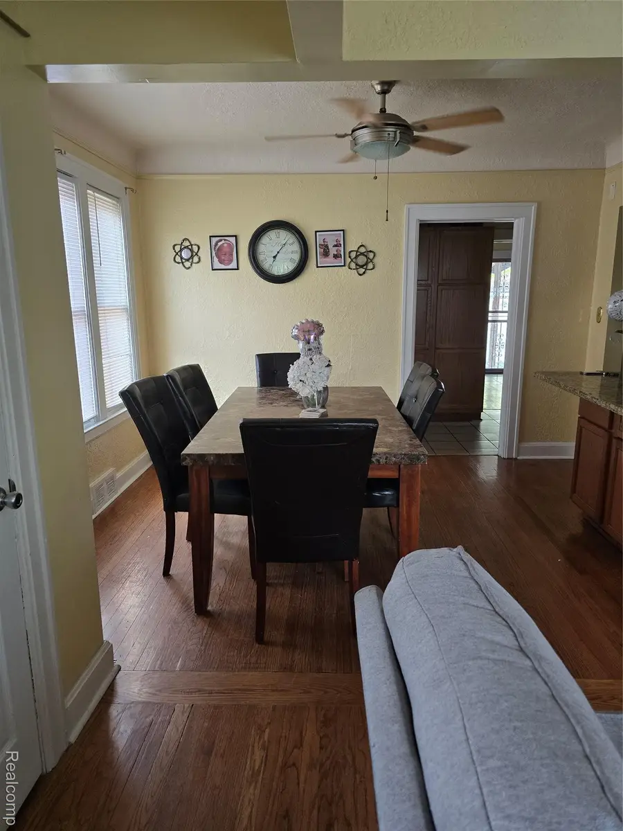 22154 Elmwood Avenue, Eastpointe, MI 48021 - Image #3