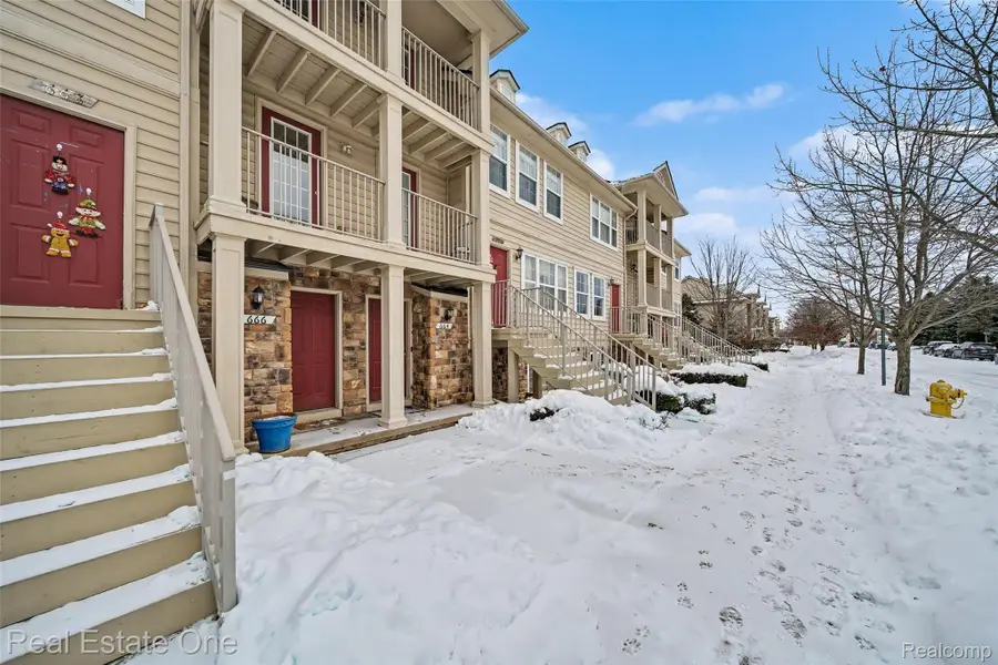 666 Lydia Lane, Pontiac, MI 48341 - Image #2