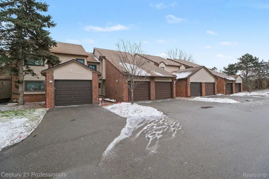 6680 Ridgefield Circle, West Bloomfield, MI 48322 - Image #3