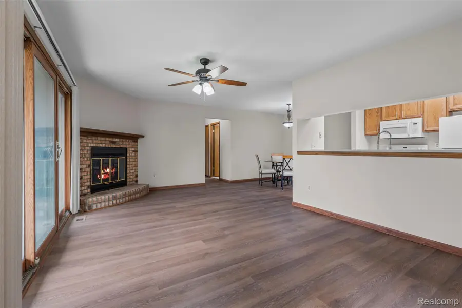 14892 Carver Court, Shelby Charter Township, MI 48315 - Image #3