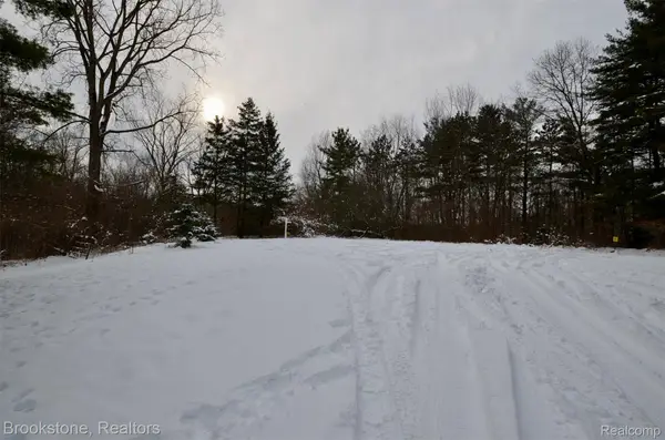 5365 Jacobs Drive, Holly, MI 48442