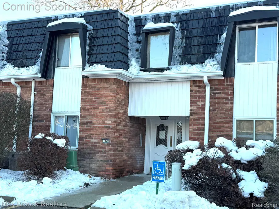 1872 Colonial Village Way, Waterford, MI 48328 - Image #2