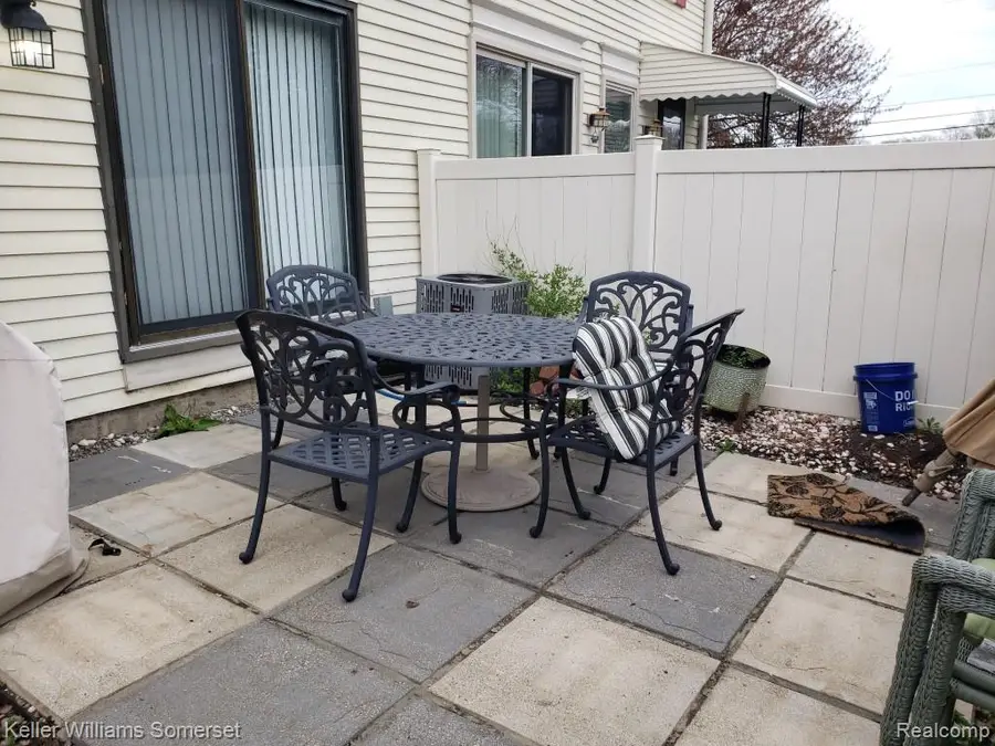 38844 Golfview Drive E, Clinton Township, MI 48038 - Image #2