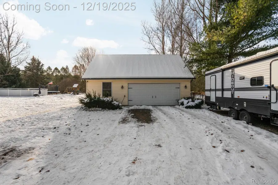 7097 Chase Lake Road W, Fowlerville, MI 48836 - Image #2