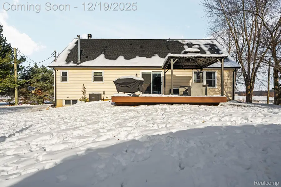 7097 Chase Lake Road W, Fowlerville, MI 48836 - Image #3