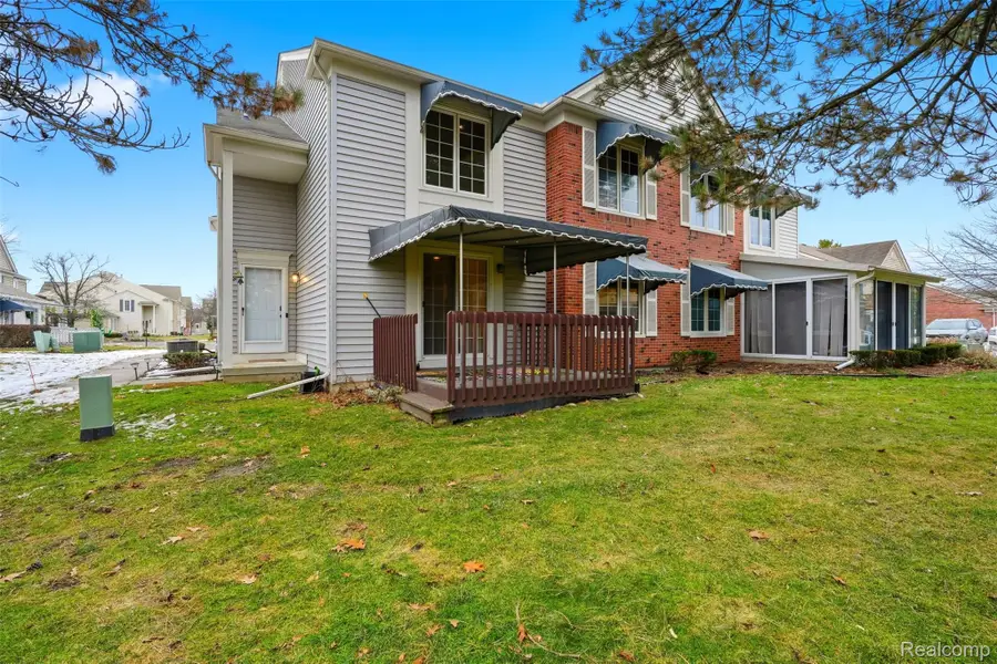 37415 Stonegate Circle, Clinton Township, MI 48036 - Image #2