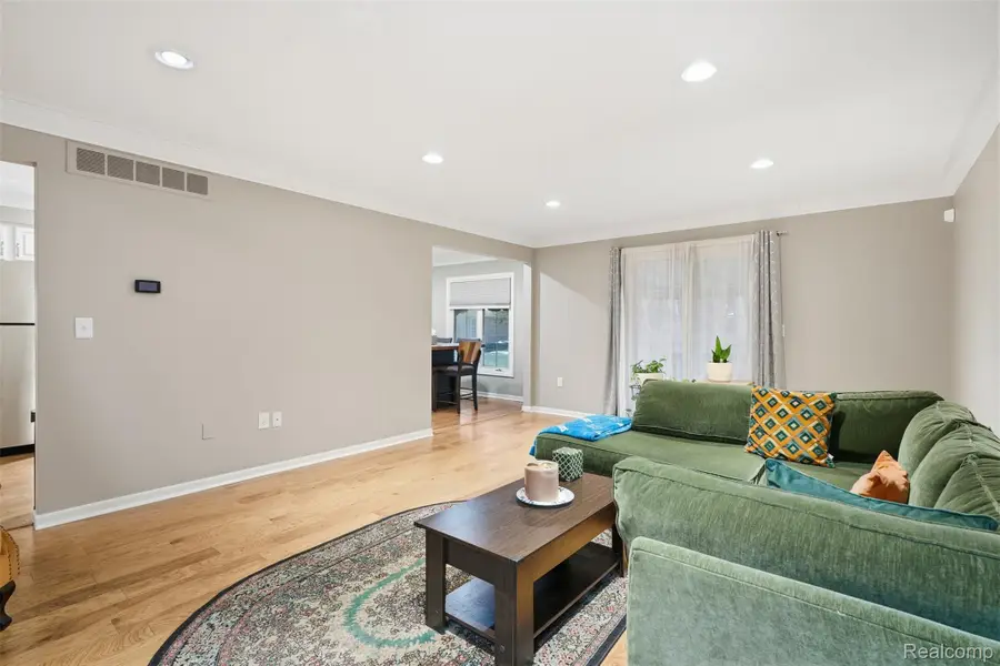 37415 Stonegate Circle, Clinton Township, MI 48036 - Image #3