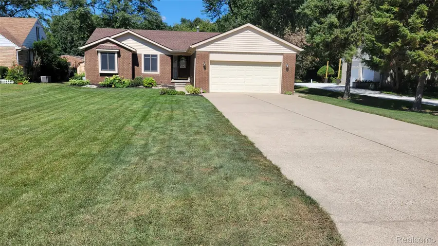 11027 Russell Street, Utica, MI 48317 - Image #2