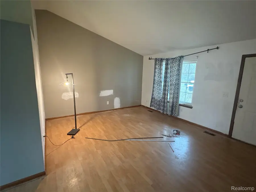 2485 Wellington Avenue, Howell, MI 48843 - Image #2