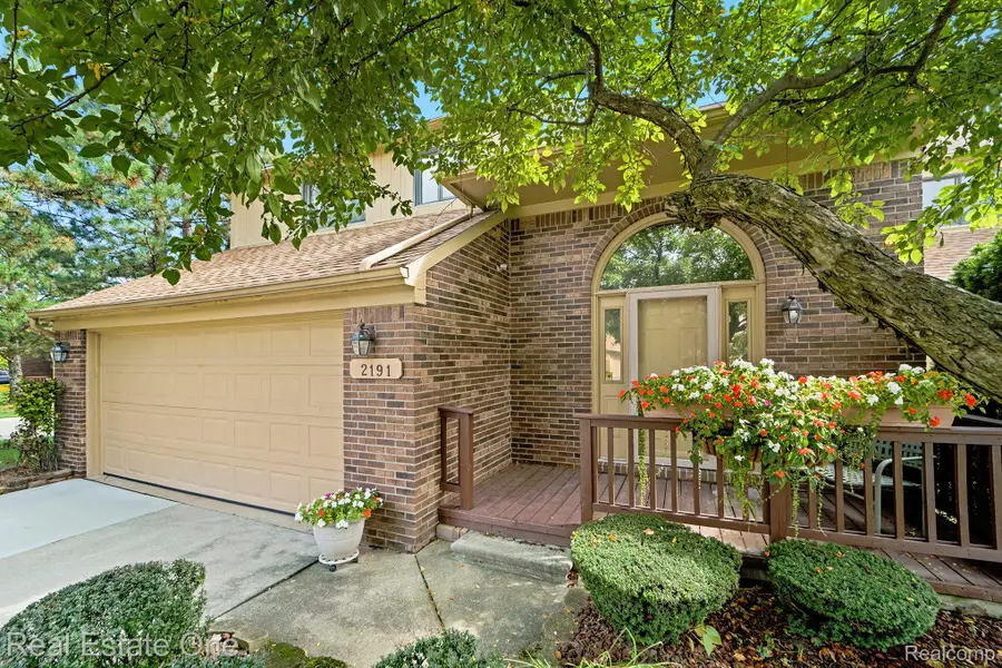 2191 Rochelle Park Drive #63, Rochester Hills, MI 48309 - Image #2