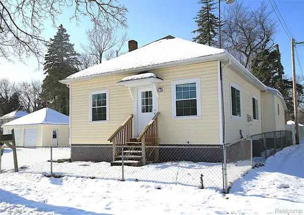 102 S Division Street, Durand, MI 48429