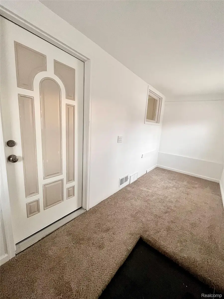 2410 Corunna Road, Flint, MI 48503 - Image #2