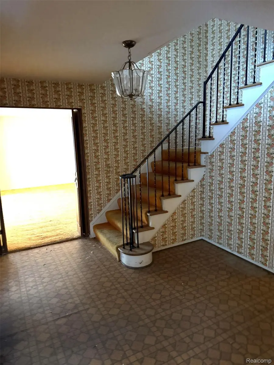 34630 Old Timber Road, Farmington Hills, MI 48331 - Image #3