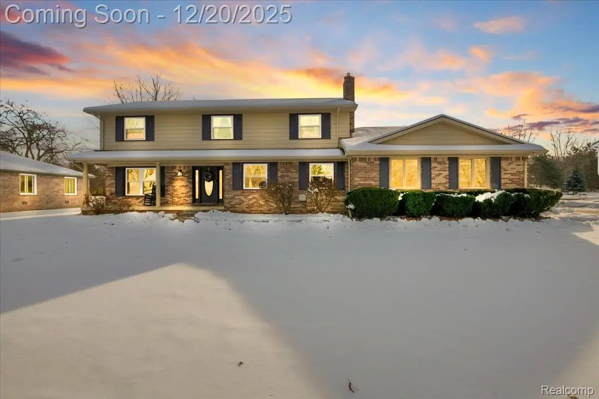 518 Charing Cross Drive, Grand Blanc, MI 48439 - Image #1