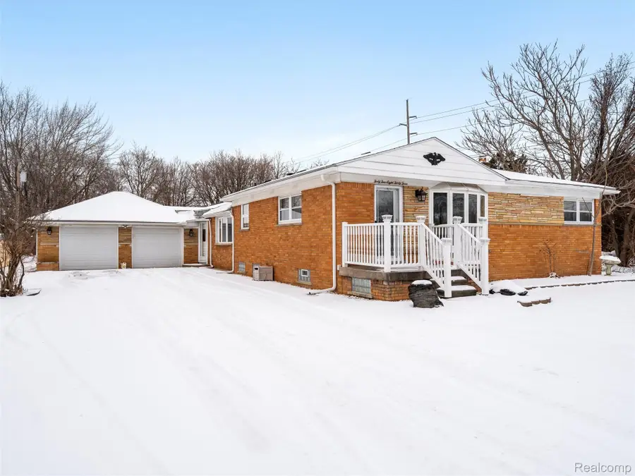 44833 Maddelein Street, Clinton Charter Township, MI 48036 - Image #2