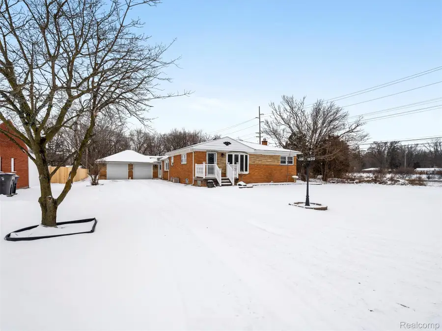 44833 Maddelein Street, Clinton Charter Township, MI 48036 - Image #3